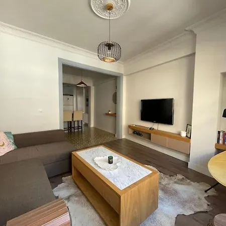 Bright And Cosy At The Heart Of Tomtom District