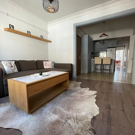 Bright And Cosy At The Heart Of Tomtom District *