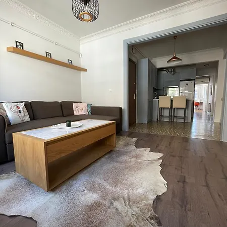 Bright And Cosy At The Heart Of Tomtom District *
